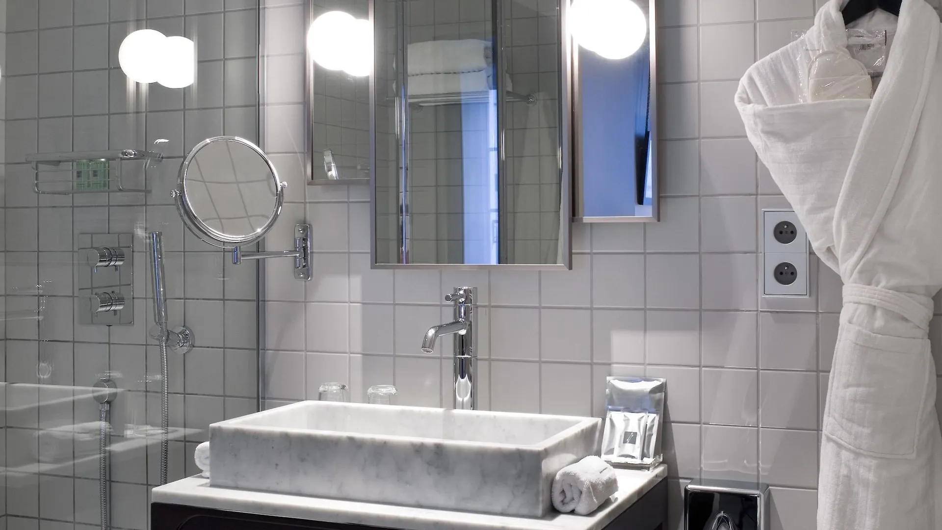 Hotel Saint Dominique 4*